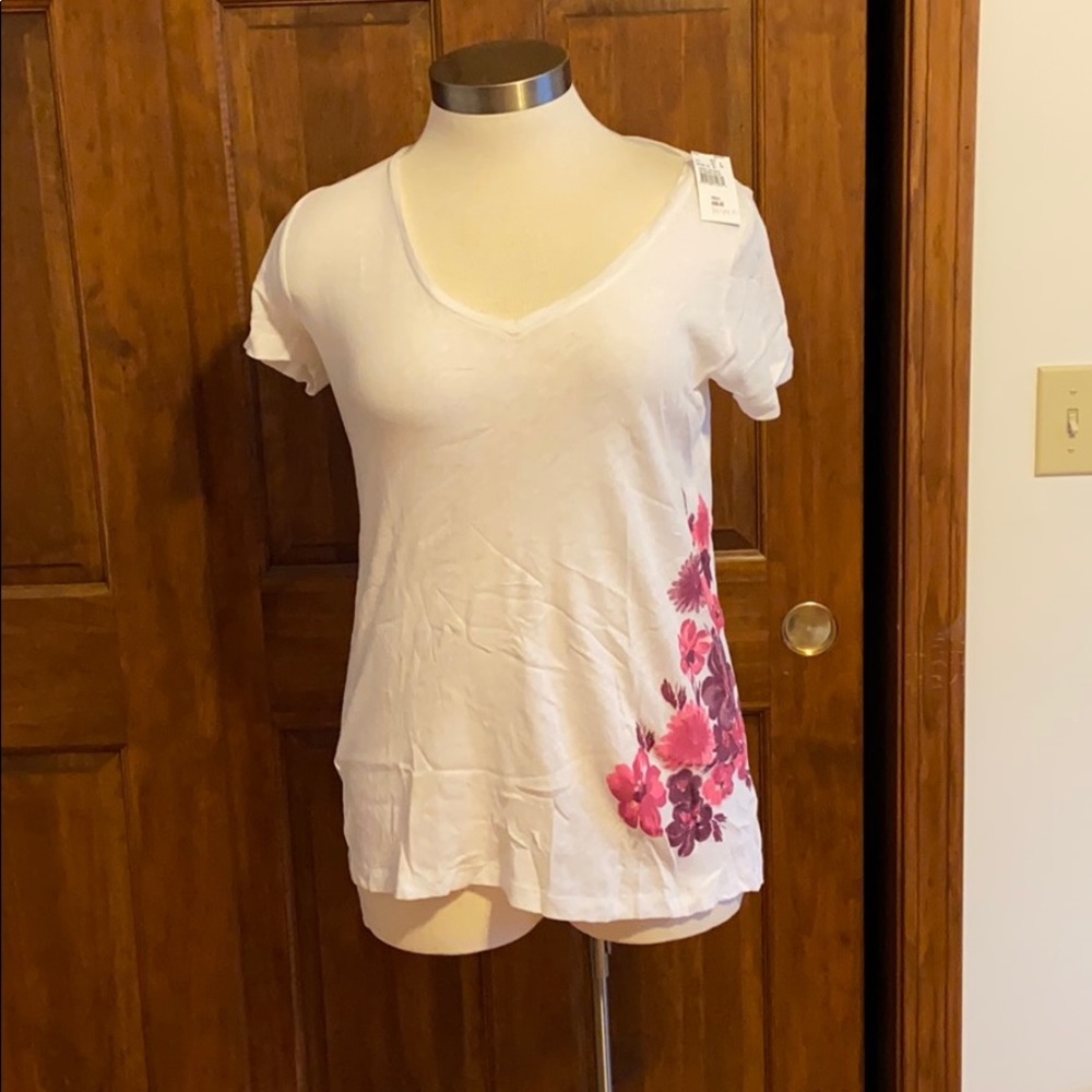 Women’s maternity short sleeve v-neck t-shirt